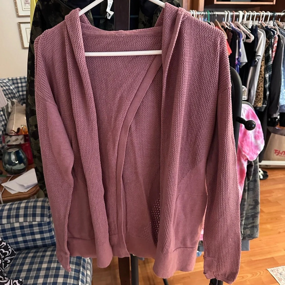 Lululemon Still Movement Wrap
Heathered Quicksand - Picture 7 of 11